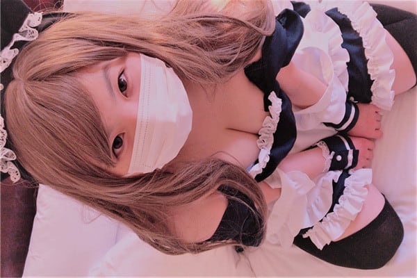 巨乳ヤリマンにゃんこメイドがおじさんと承諾円満３P役立たずの弟子は乳もみ係決定ｗｗｗ
